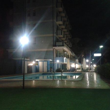 Hotel Primula Azzurra Червія Екстер'єр фото