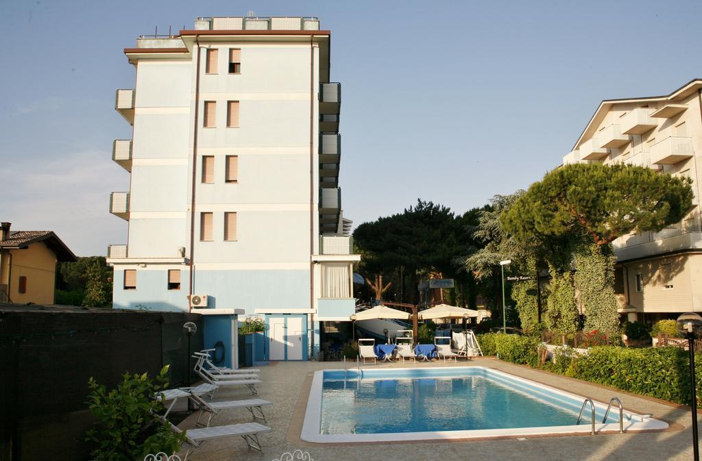 Hotel Primula Azzurra Червія Екстер'єр фото